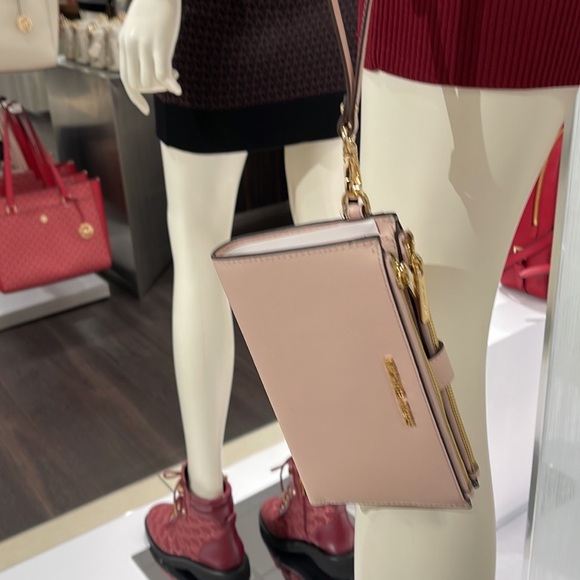 MICHAEL KORS LARGE DOUBLE ZIP WRISTLET WALLET PHONE CASE CLUTCH
Powder Blush - Picture 6 of 16